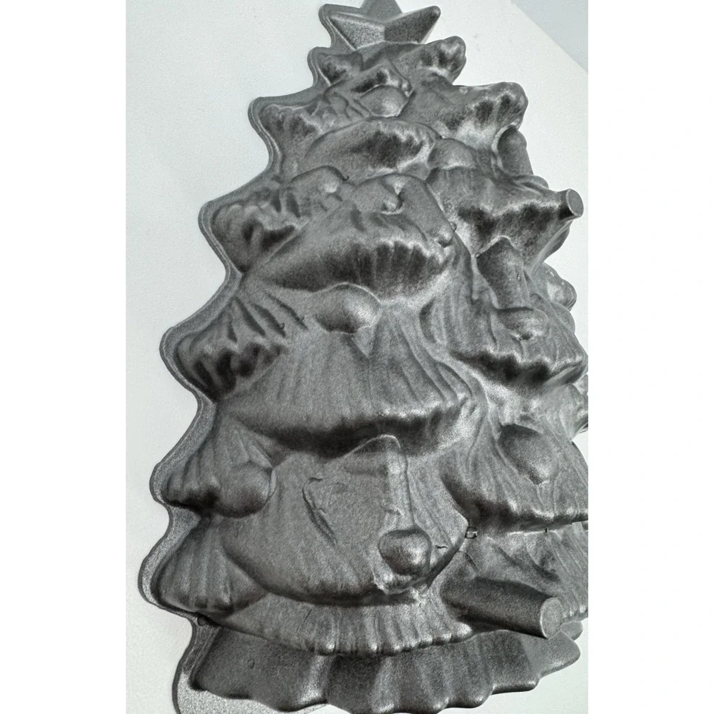 Nordic‎ Ware Christmas Tree Baking Pan Mold 4.5 cup 3D 10